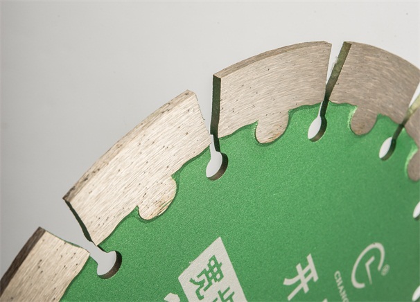 如何提高開槽切割片刀頭金剛石的把持力呢？